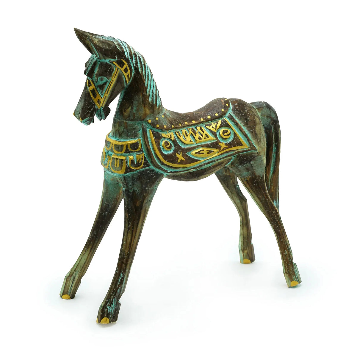 Caballo decorativo tallado en madera, color verde con detalles dorados, estilo artesanal vintage.