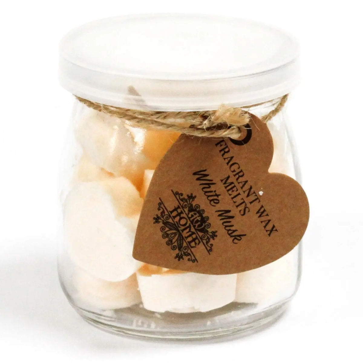 Frasco de vidrio con tapa blanca lleno de pastillas de cera de soja, decorado con una etiqueta de cartón en forma de corazón.