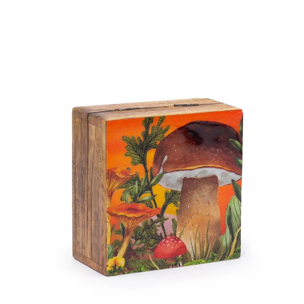Caja cuadrada de madera con tapa esmaltada decorada con ilustración de setas sobre fondo naranja sobre fondo blanco.
