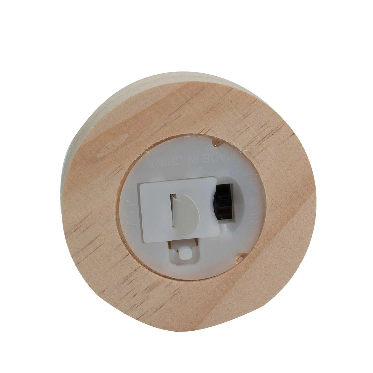 Base redonda de madera clara con compartimento para pilas y botón de encendido en el centro para domo LED.