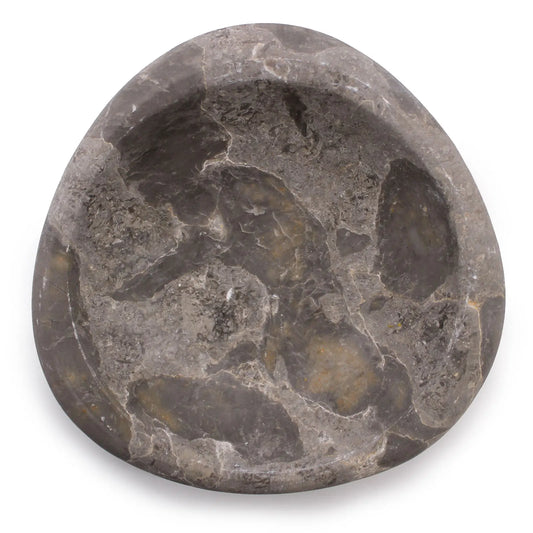 Jabonera de mármol gris con forma trioval, diseño orgánico y vetas naturales, vista cenital sobre fondo blanco.