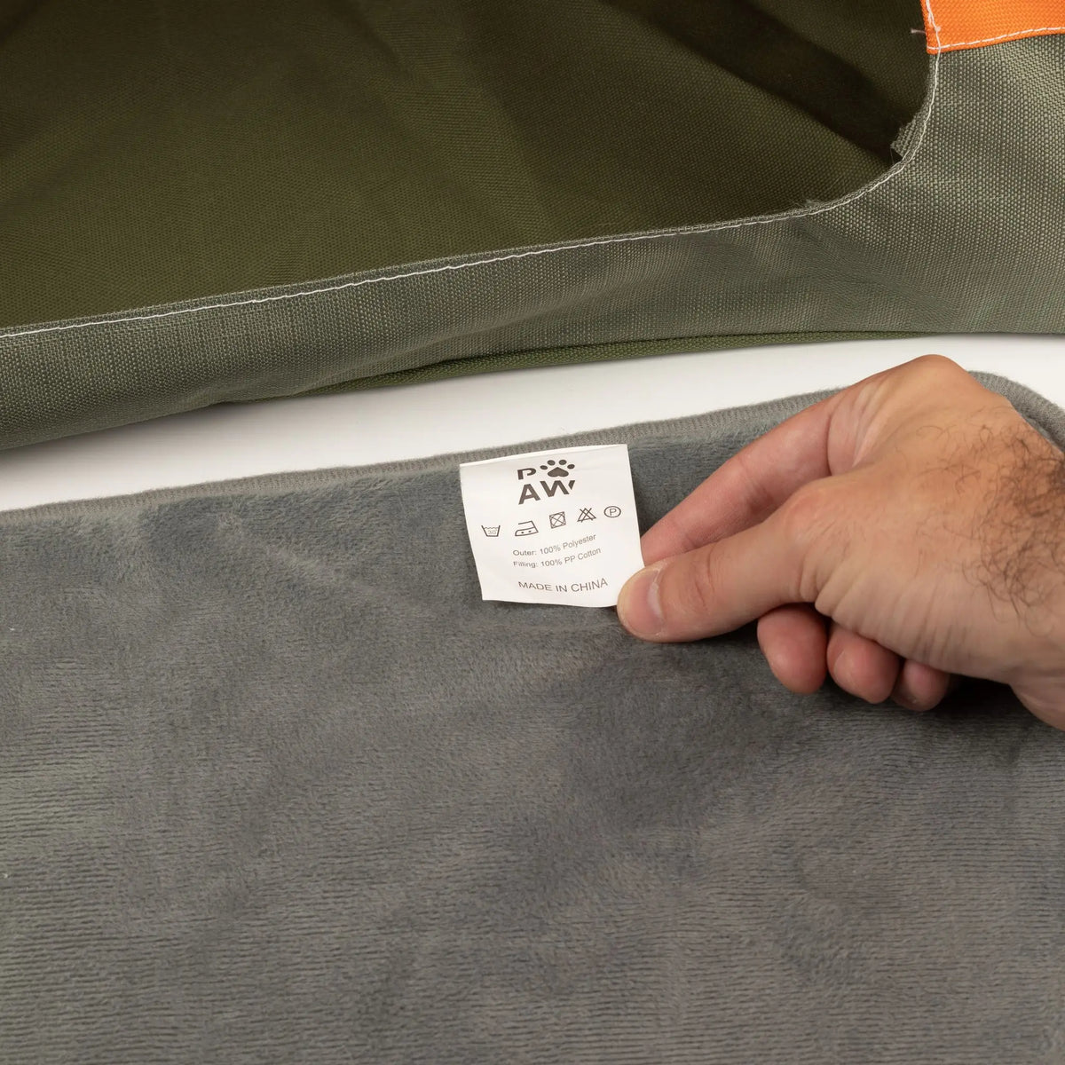 Etiqueta de composición y lavado del cojín de la cama tienda para mascotas