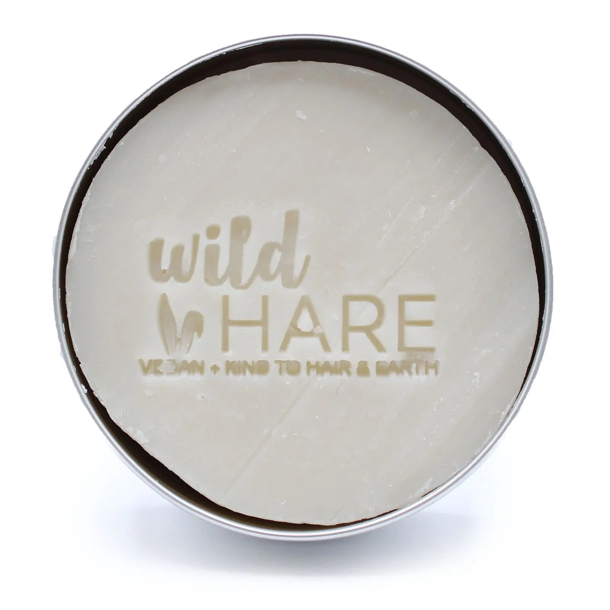 Champú sólido Wild Hare de coco, circular, color blanco, en lata metálica. Grabado con marca y mensaje vegano. 60g.