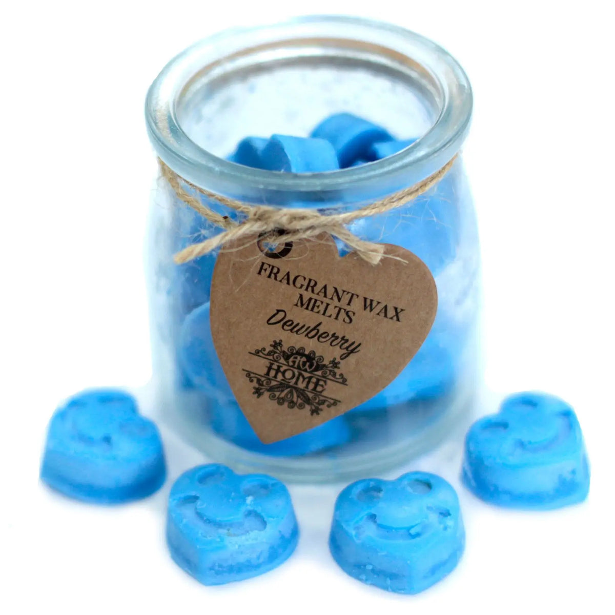 Frasco de cristal con cera azul en forma de corazones sonrientes y etiqueta de papel con cordel sobre fondo blanco.