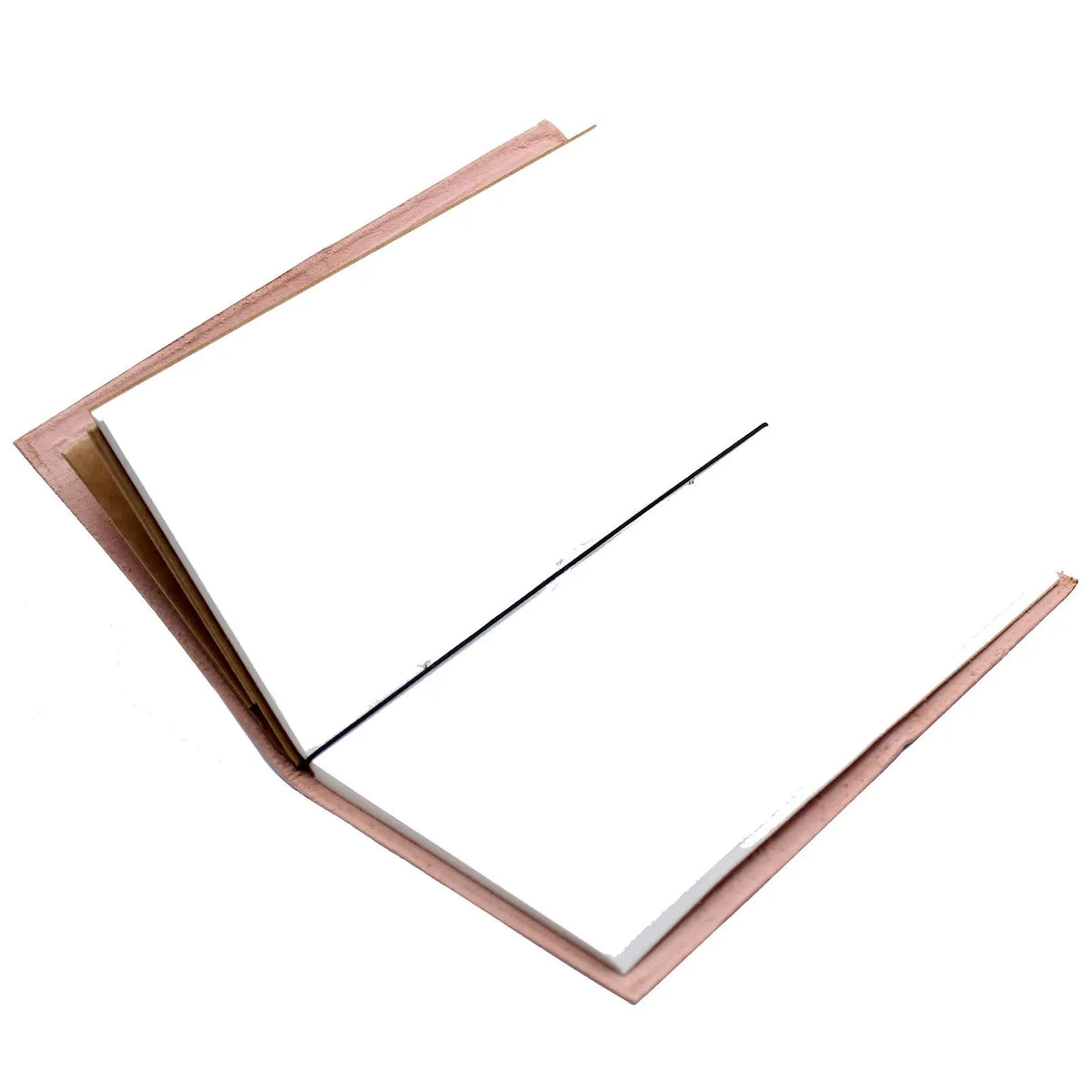 Cuaderno en color rosa con cubierta de cuero suave y páginas en blanco, ideal para escribir y dibujar.