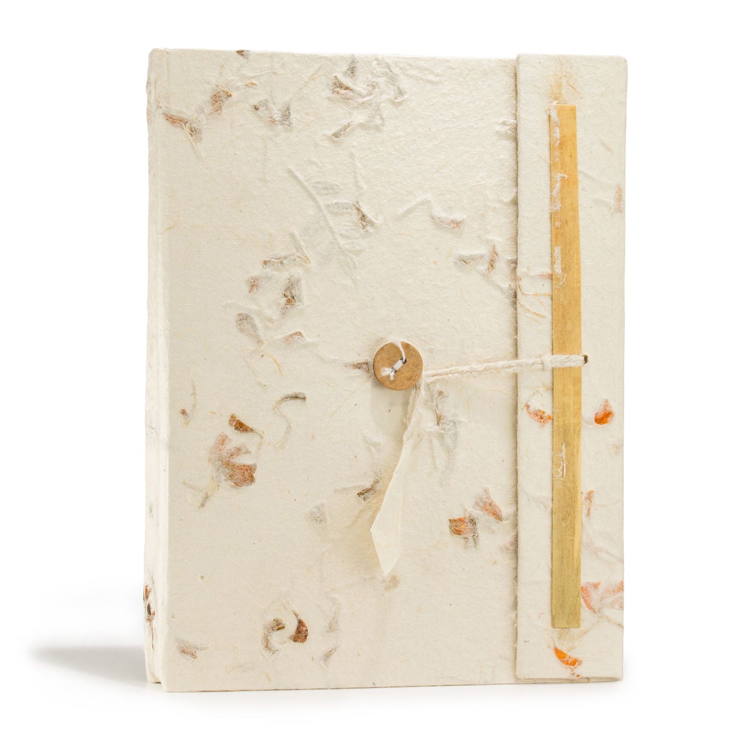 Cuaderno artesanal de papel reciclado blanco con detalles naturales y cierre de cuerda y madera.