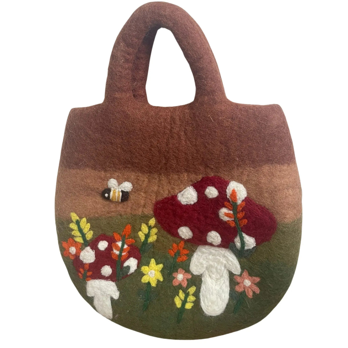 Bolsa de fieltro marrón con diseño artesanal de setas, flores y una abeja. Estilo natural, redondeada y con asas.