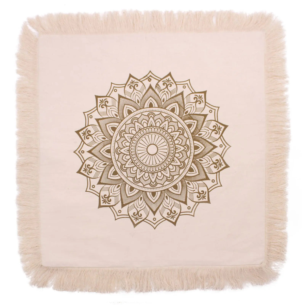 Funda cuadrada de tela beige con estampado de mandala en color bronce y bordes decorados con flecos cortos.