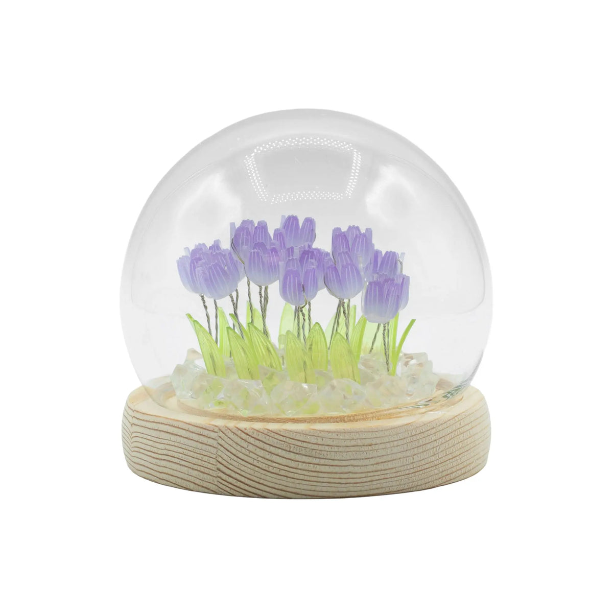 Domo de cristal con 20 tulipanes morados LED, hojas verdes y base de madera clara. Diseño floral decorativo e iluminado.
