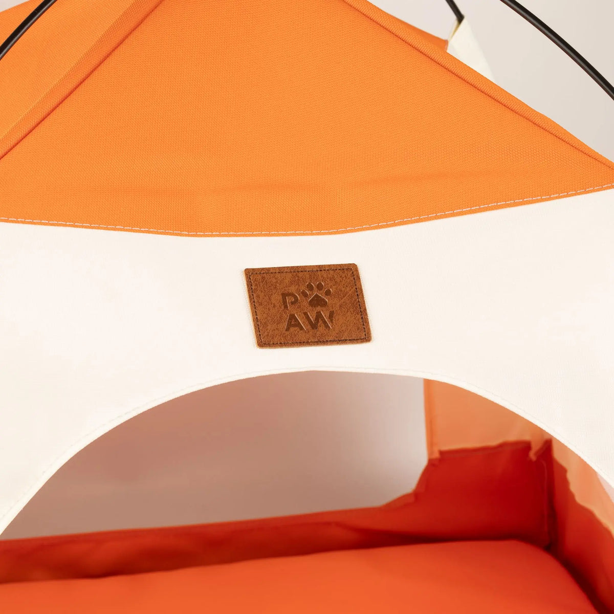 Cama tienda para mascotas beige y naranja de 58 cm