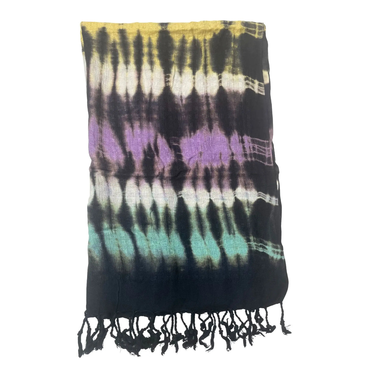 Estola estilo boho con estampado de rayas tie-dye en tonos negro, amarillo, violeta y turquesa con flecos en los bordes