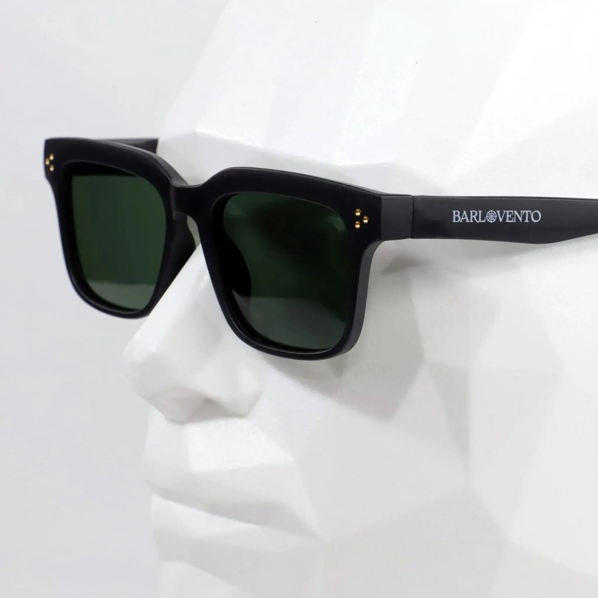 Boadella · gafas de sol rectangulares negras con lentes verdes