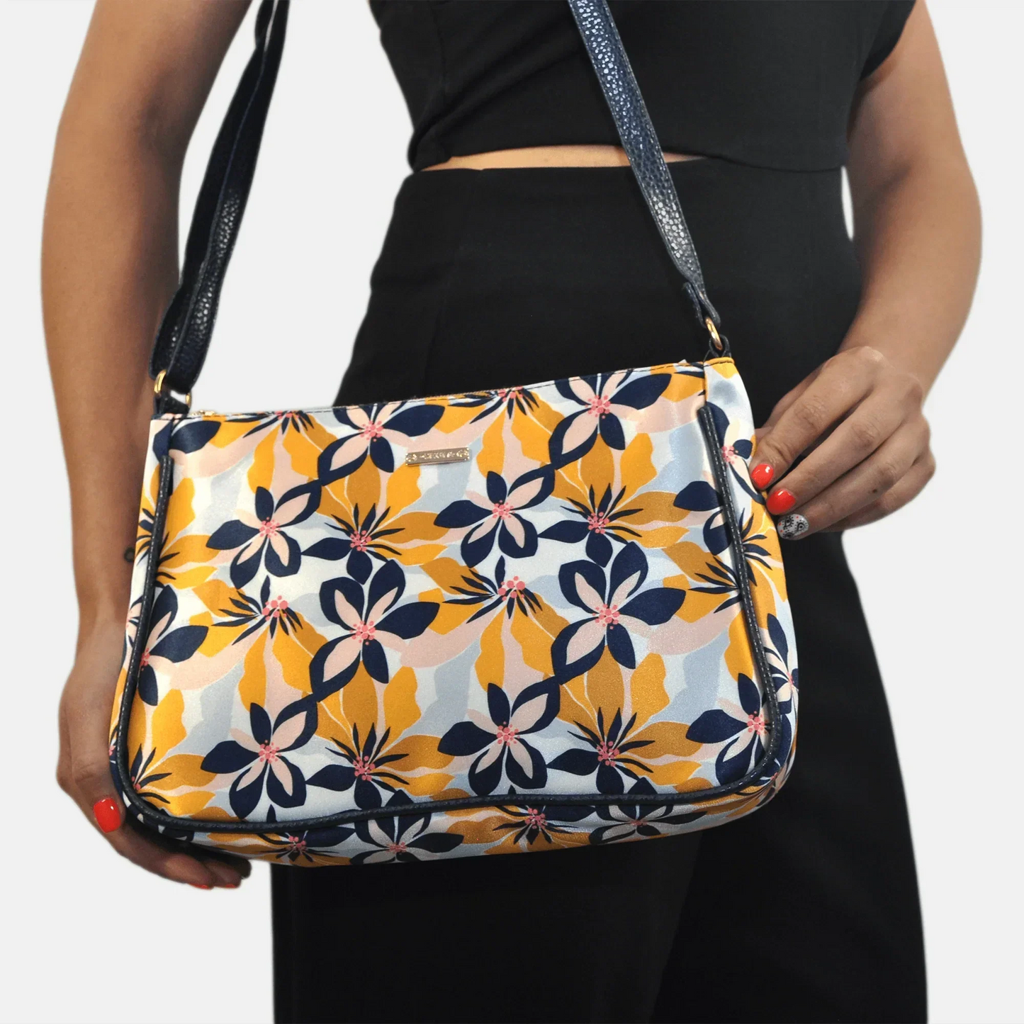 Bolso bandolera mediano Iliana Shoulder Flor Amarilla Marino | CHULA Tulum