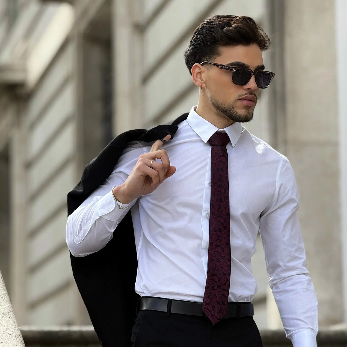Burgundy · corbata con estampado paisley rojo