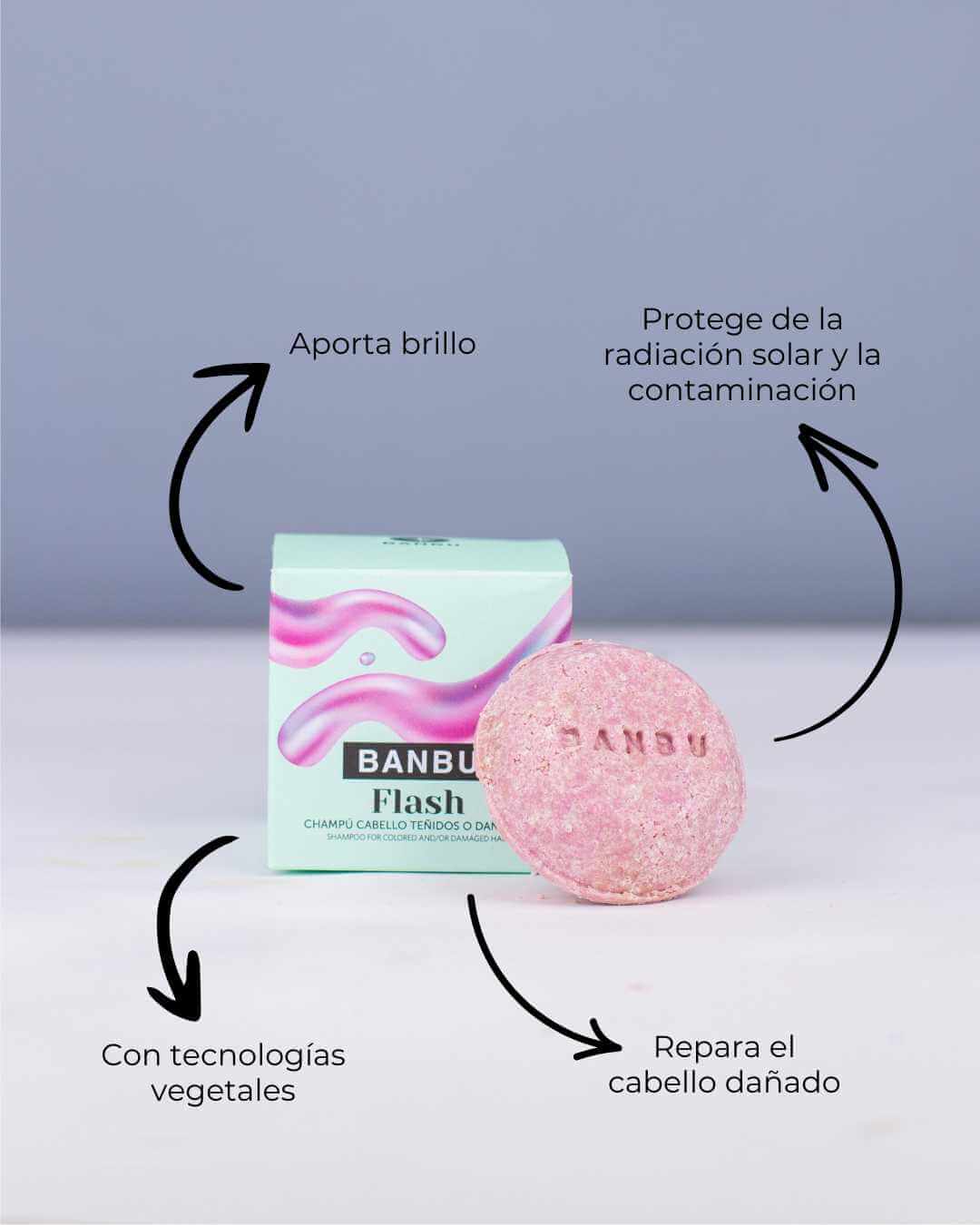 Champú sólido reparador Banbu rosa junto a su caja verde menta. Incluye flechas y texto sobre beneficios del producto.