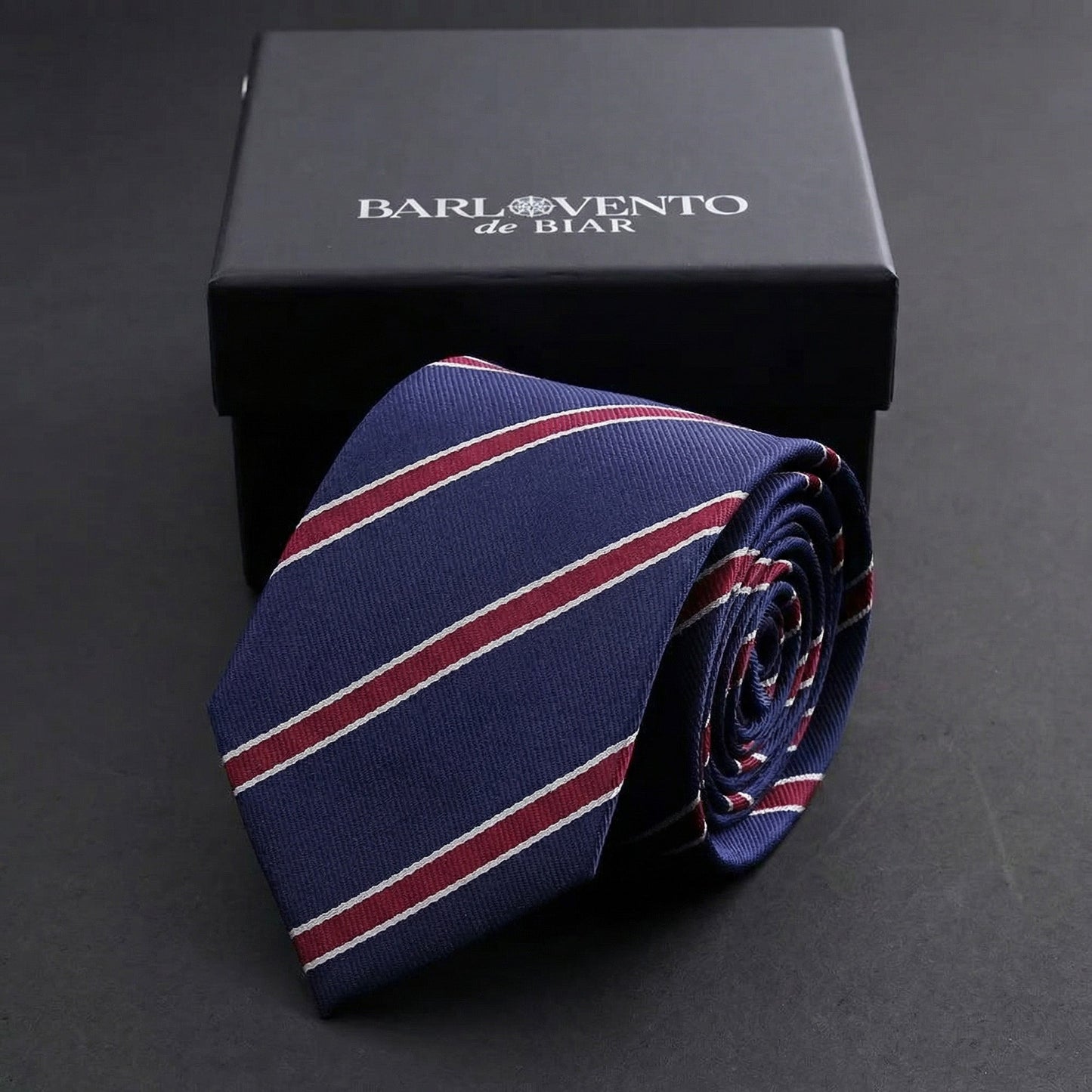 Cheltenham · Corbata azul marino 100% seda con rayas granates y blancas