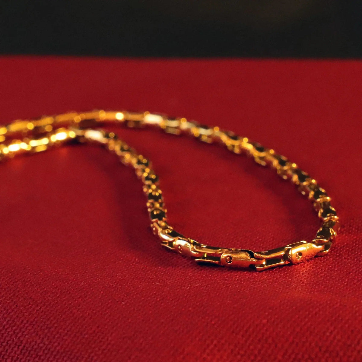 Collar Zerion Oro · Collar eslabones enchapado en oro 18k