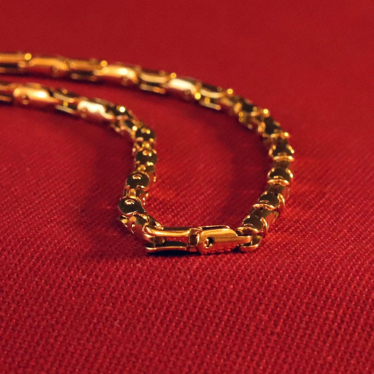 Collar Zerion Oro · Collar eslabones enchapado en oro 18k