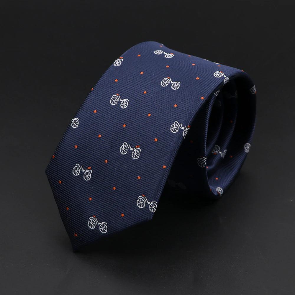 Corbata estrecha de bicicletas 6cm diseño elegante para eventos y bodas. Fondo oscuro estudio