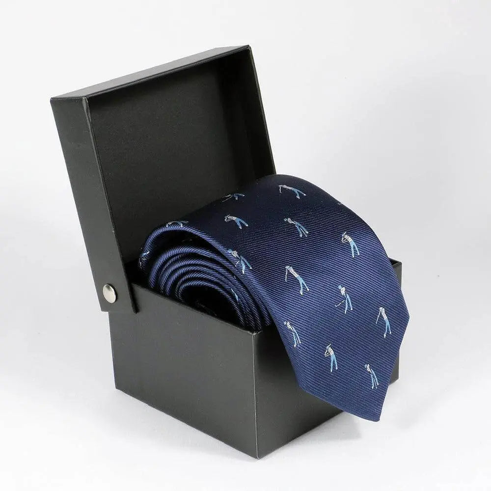 Corbata azul marino de seda con estampado de golfistas en caja de regalo negra elegante.