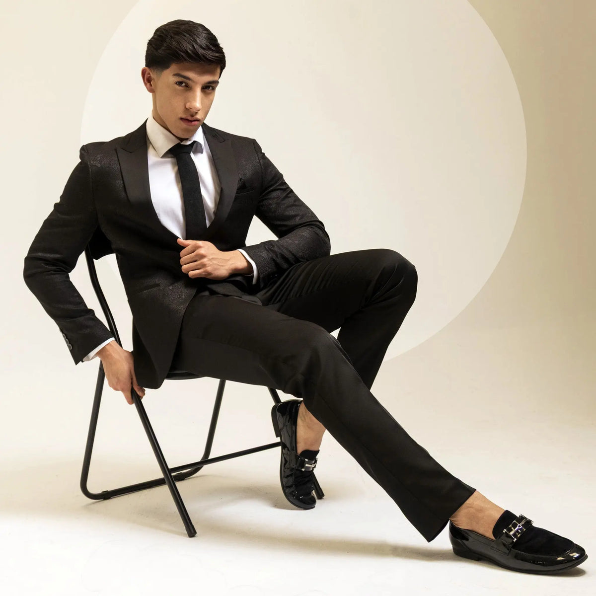 Dala · corbata negra suave