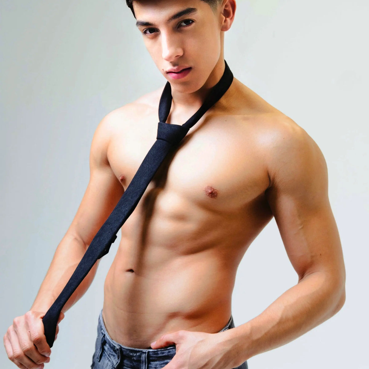 Dala · corbata negra suave