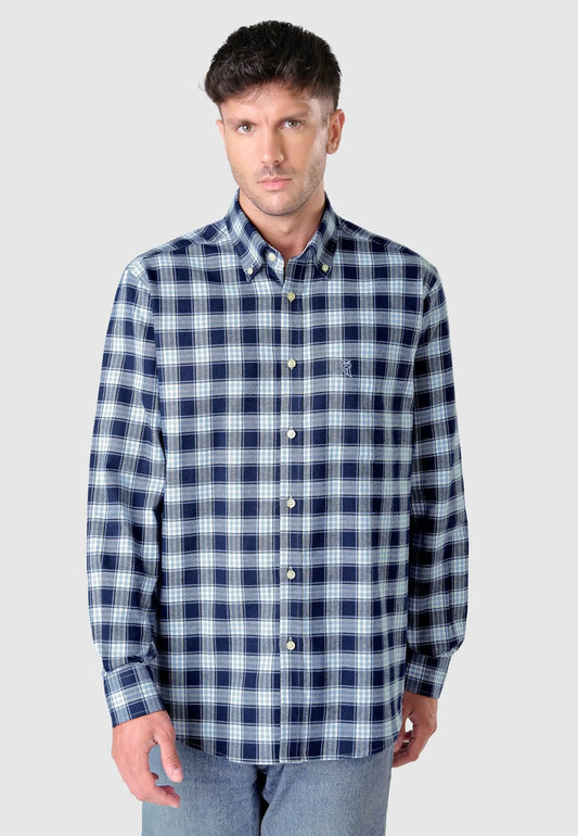 Camisa de hombre de franela a cuadros azules y blancos, corte clásico de algodón premium con botones y bolsillo frontal.