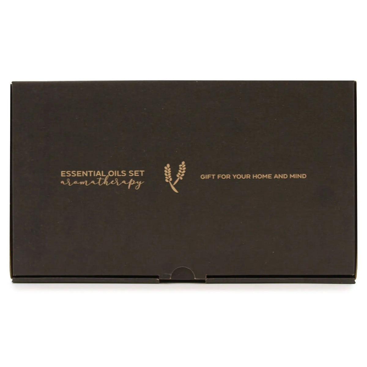 Caja rectangular negra de cartón para set de aceites esenciales con letras y diseño de espigas en color dorado.