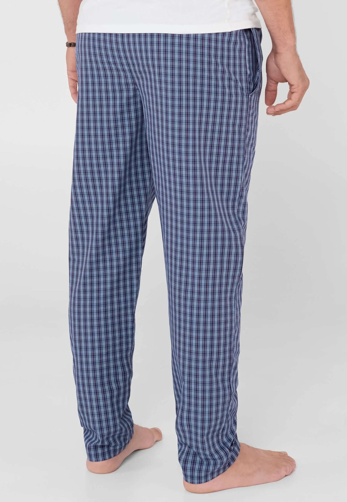 Pantalón de pijama largo para hombre de algodón popelín, con estampado de cuadros en tonos azules y corte cómodo.