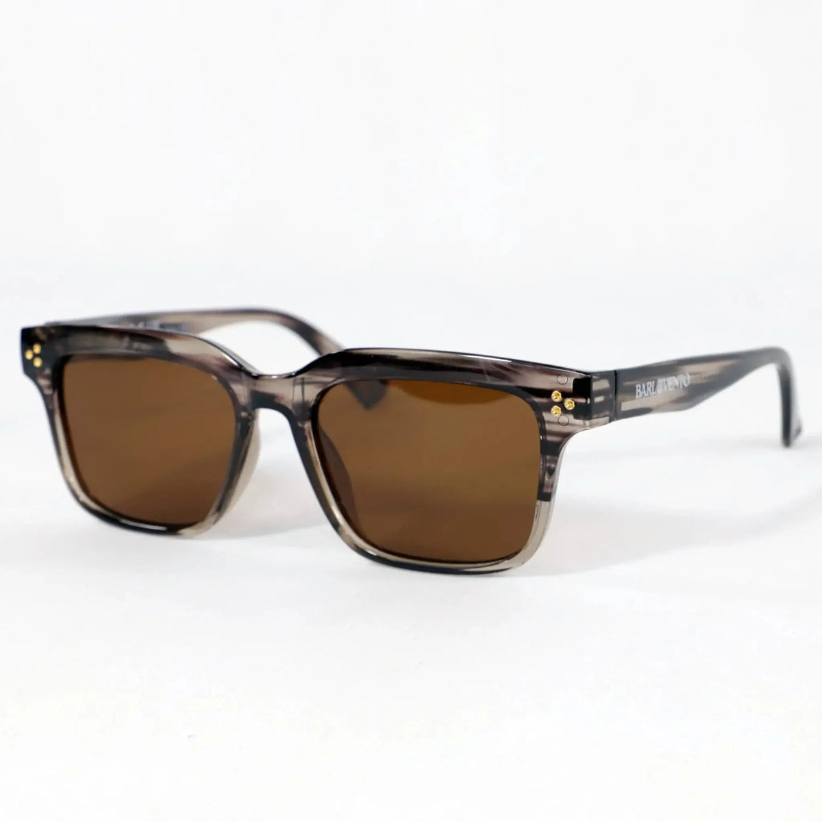 Illetes · gafas de sol de color marrón grisáceo cristalino con lentes marrones