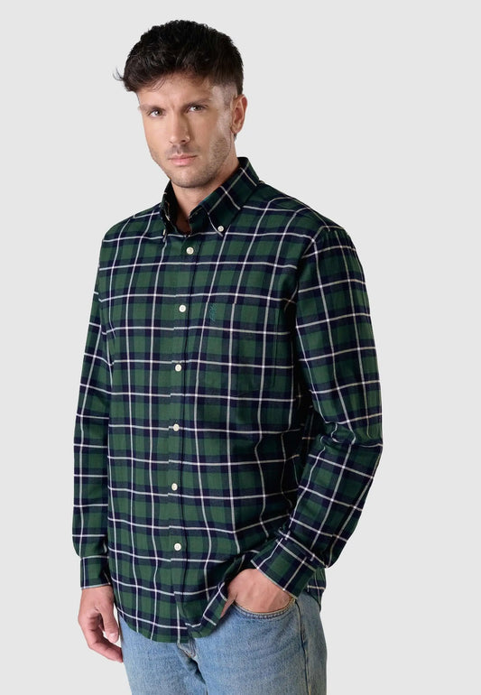 Camisa de hombre en franela de algodón a cuadros verdes y azul marino con bolsillo, estilo casual y ajuste clásico.