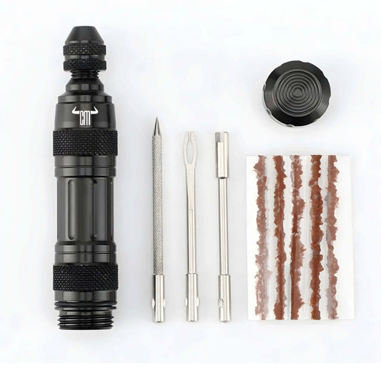 Kit de reparación de pinchazos ChuchesMoto: herramienta de metal negro, accesorios de acero y tiras adhesivas marrones.