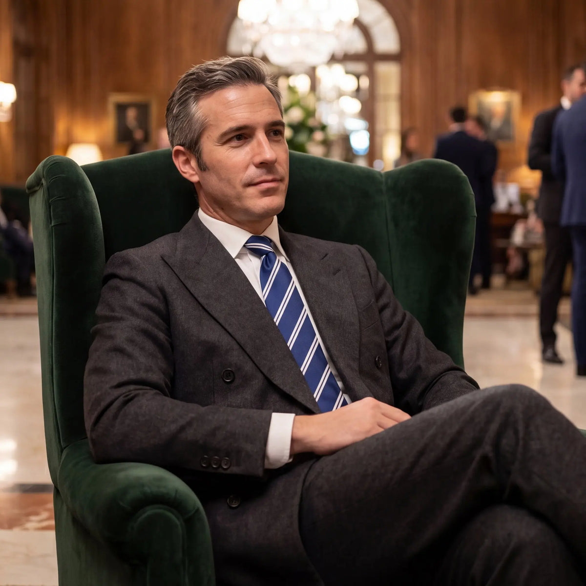 Londres · corbata azul con rayas blancas