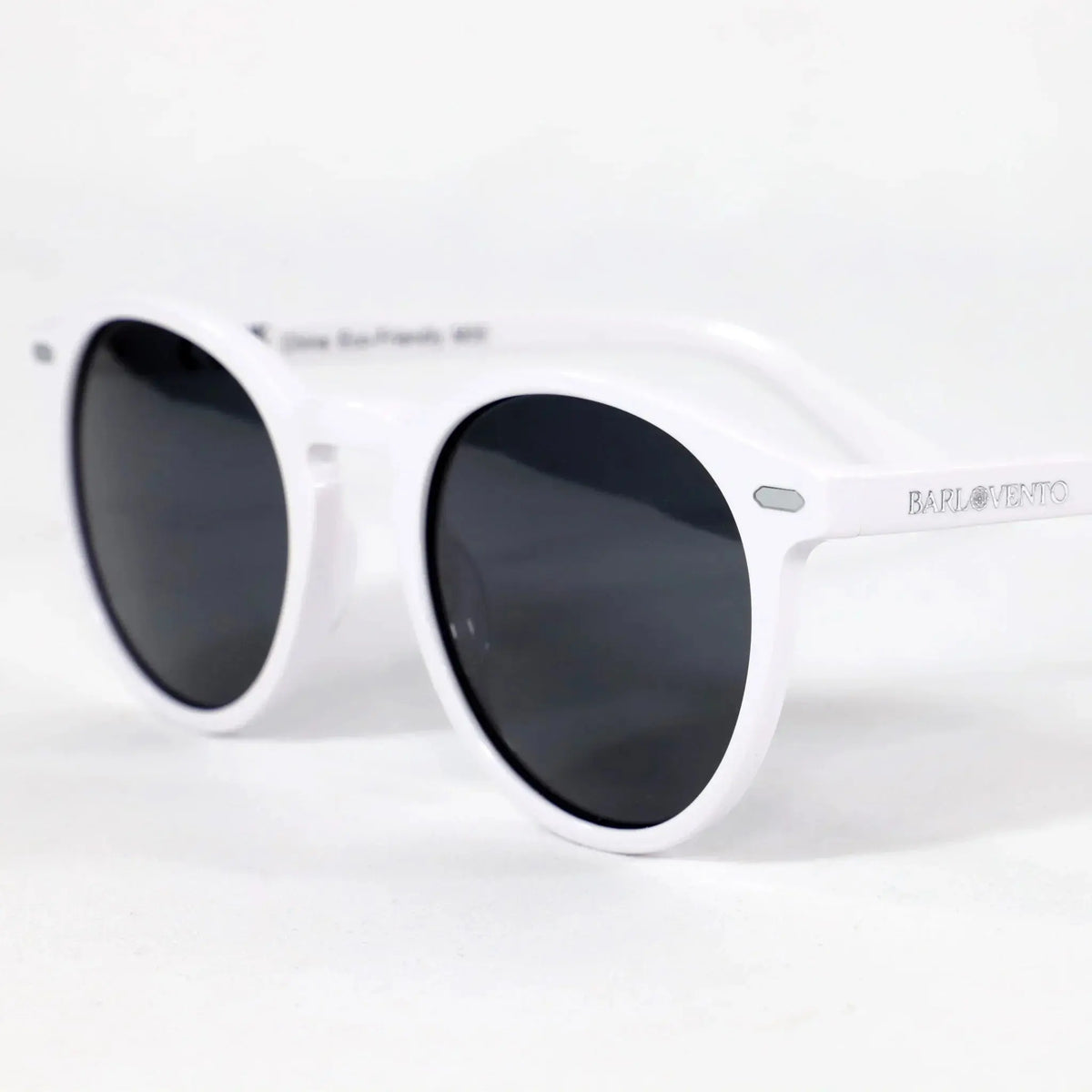 Macarella · gafas de sol redondas blancas con lentes grises