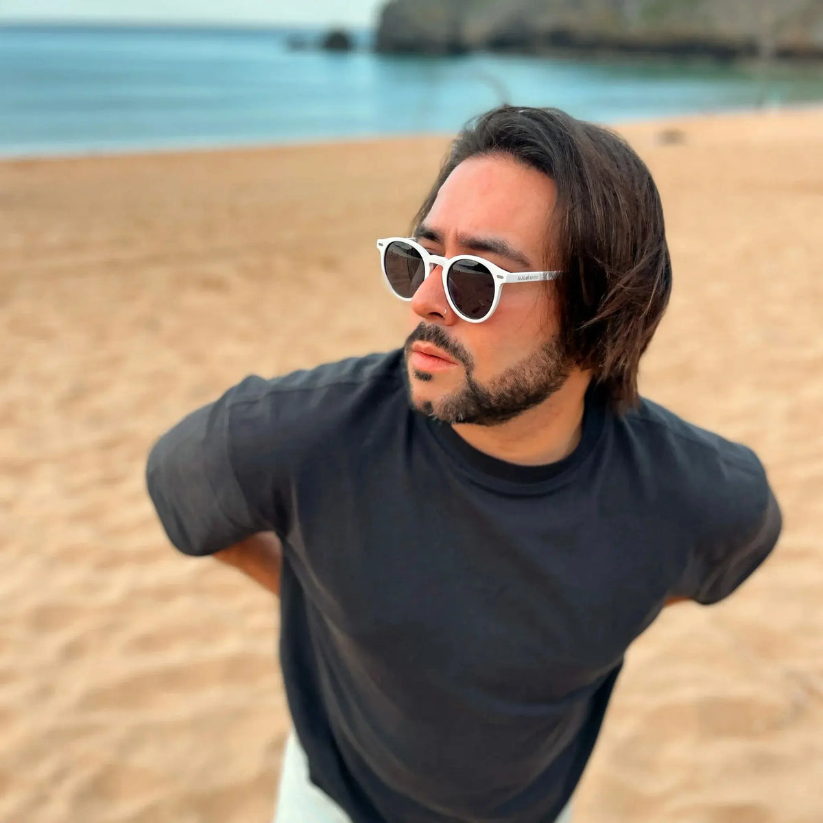 Macarella · gafas de sol redondas blancas con lentes grises