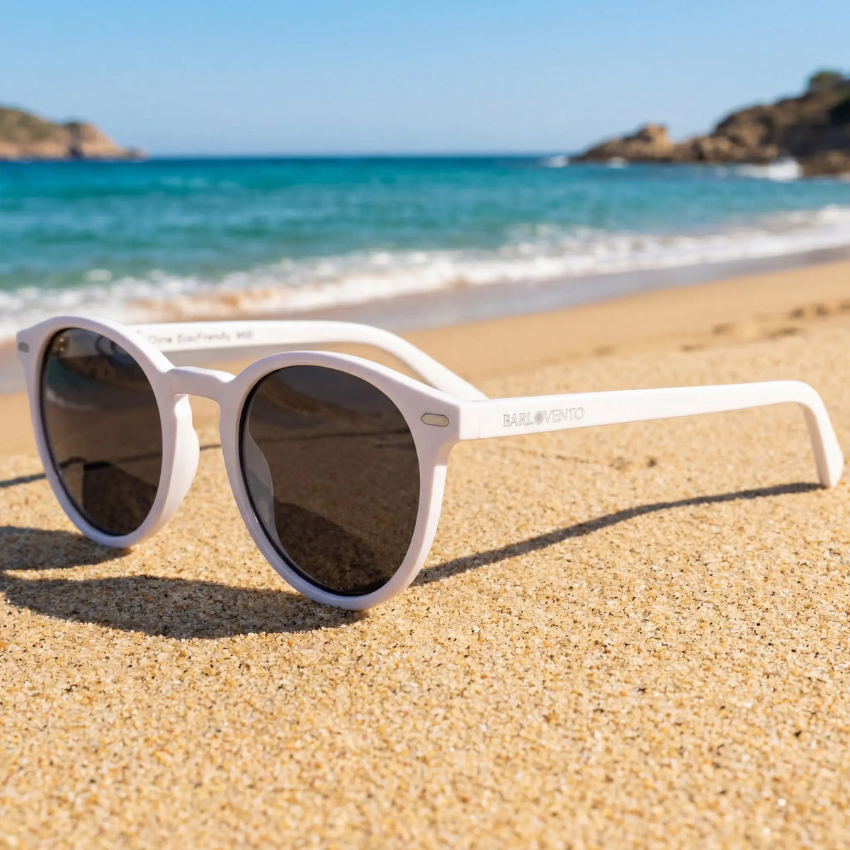 Macarella · gafas de sol redondas blancas con lentes grises