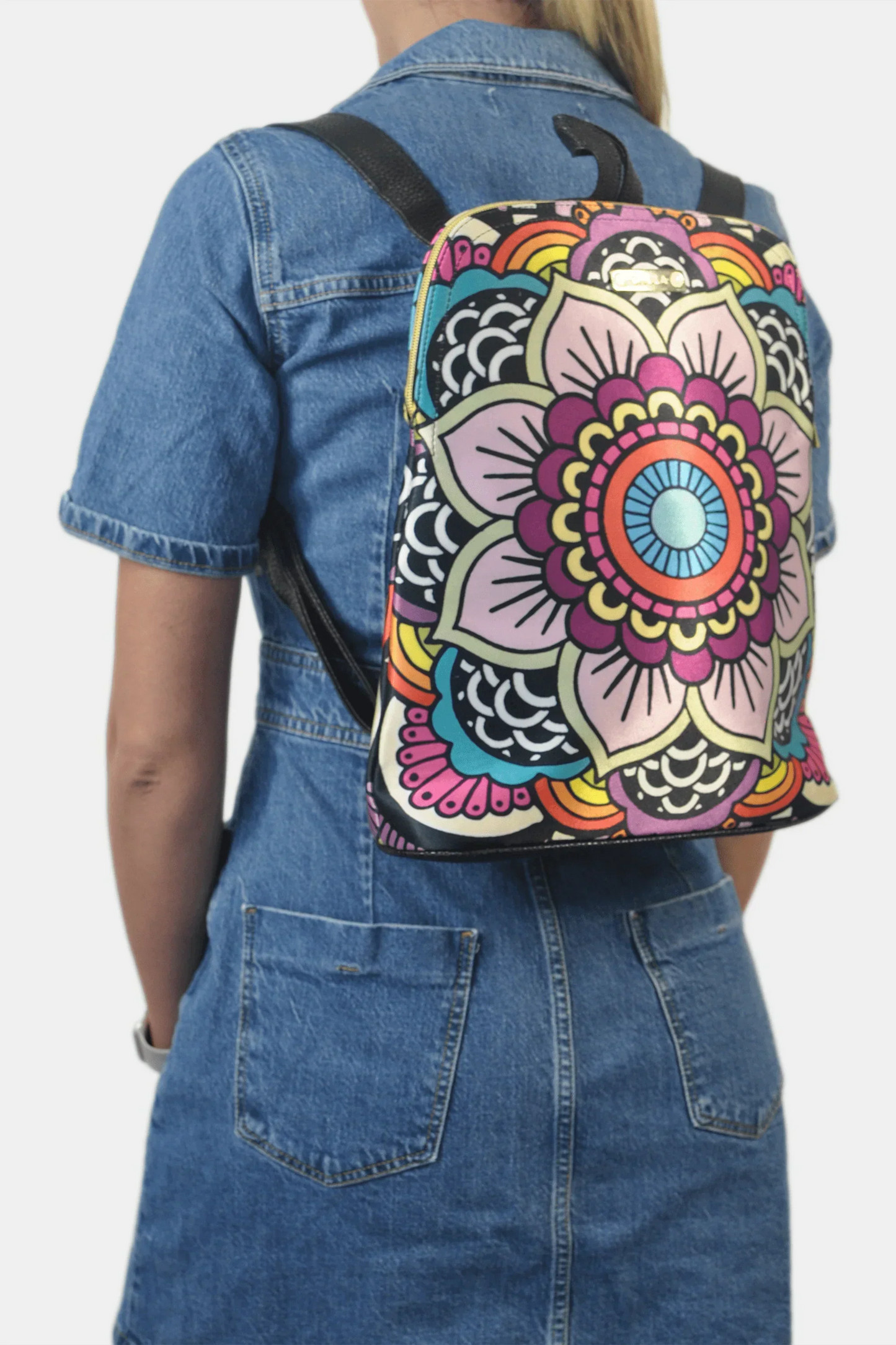 Mochila de Mujer y Bolso de hombro grande BagPack Mandala Arcoíris | CHULA Tulum