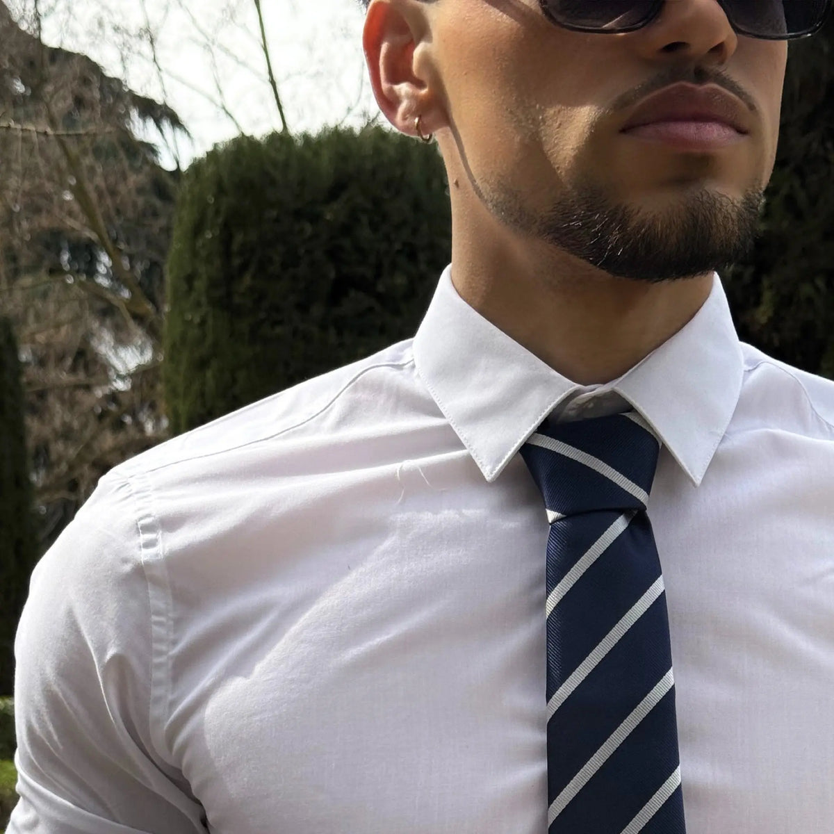 Oxford · corbata a rayas azules y blancas