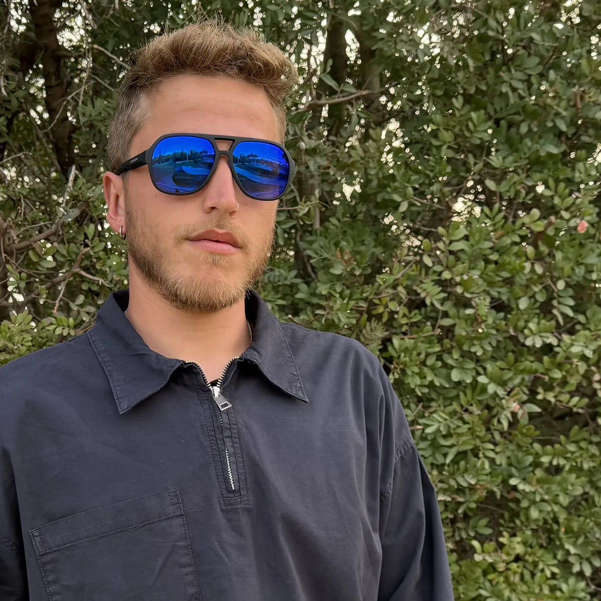 Papagayo · gafas de sol de goma negra con lentes de espejo azul UV400