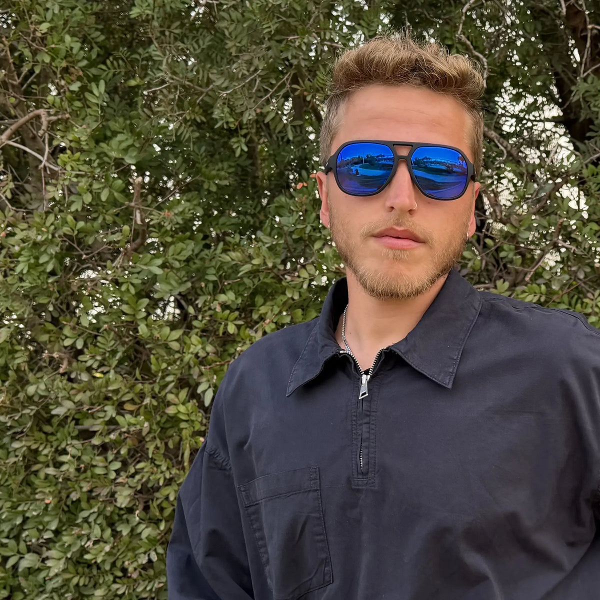 Papagayo · gafas de sol de goma negra con lentes de espejo azul UV400