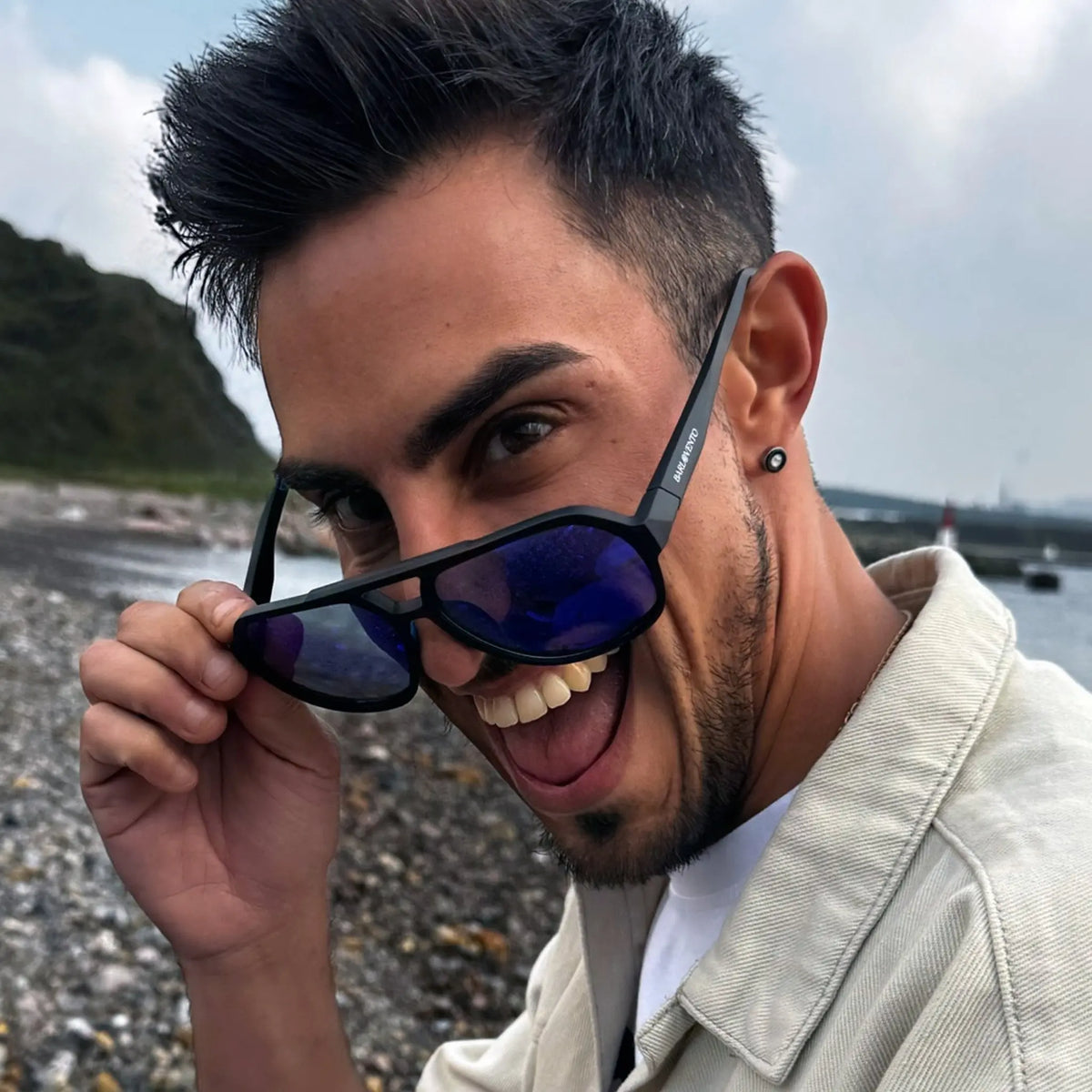 Papagayo · gafas de sol de goma negra con lentes de espejo azul UV400
