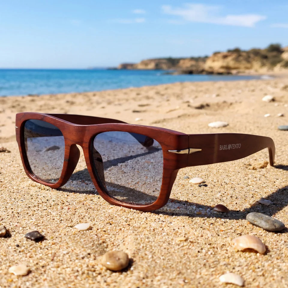 Pechón · gafas de sol cuadradas con vetas de madera y lentes azules