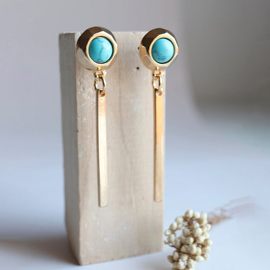 Pendientes dorados con turquesa, estilo moderno y elegante, con colgante vertical. Perfectos para cualquier ocasión.