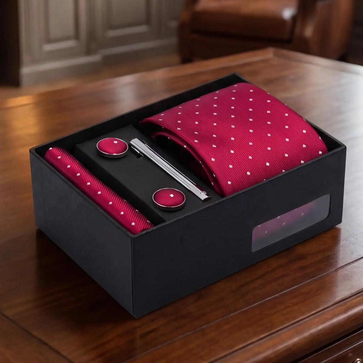 Piacenza · Corbata roja con lunares blancos con pañuelo de bolsillo, gemelos y pasador
