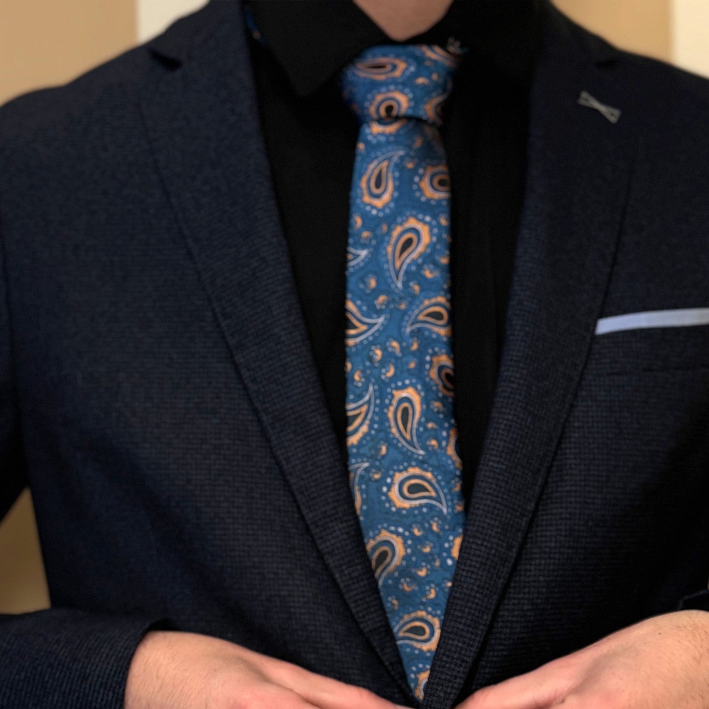 Poitiers · corbata con estampado paisley azul