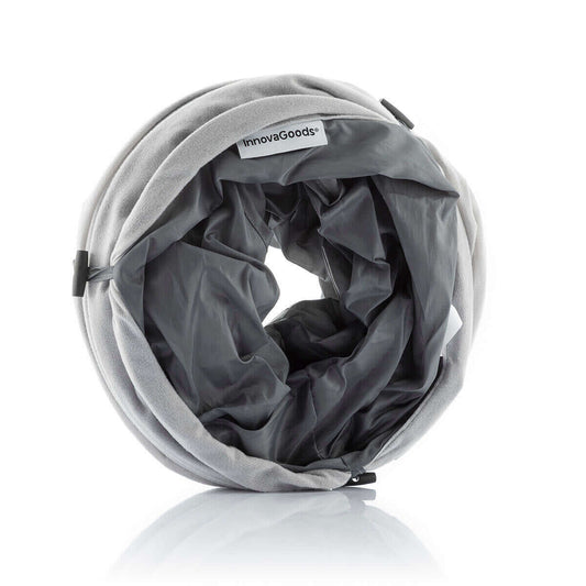 Túnel plegable gris para gatos, de tela suave por fuera y nailon oscuro por dentro, ideal para juego interactivo.