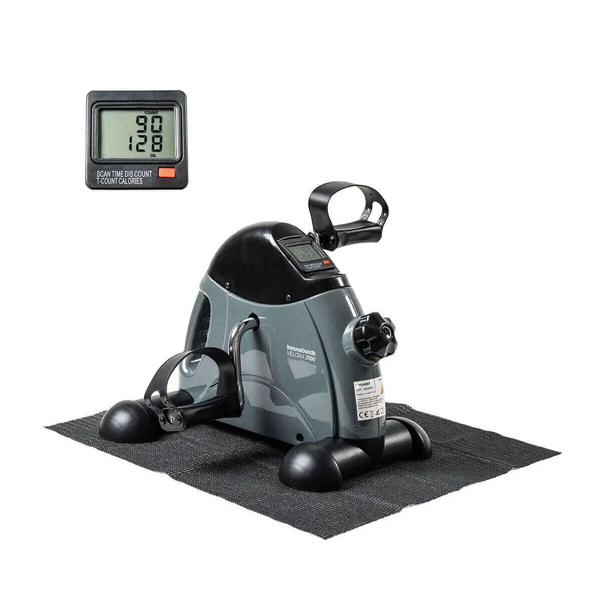 Pedaleador gris y negro para brazos y piernas sobre esterilla antideslizante, con monitor digital independiente.