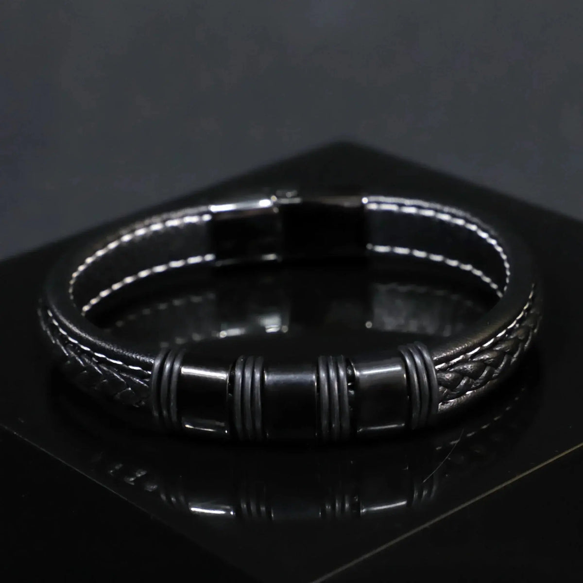 Pulsera Betel · Pulsera de cuero