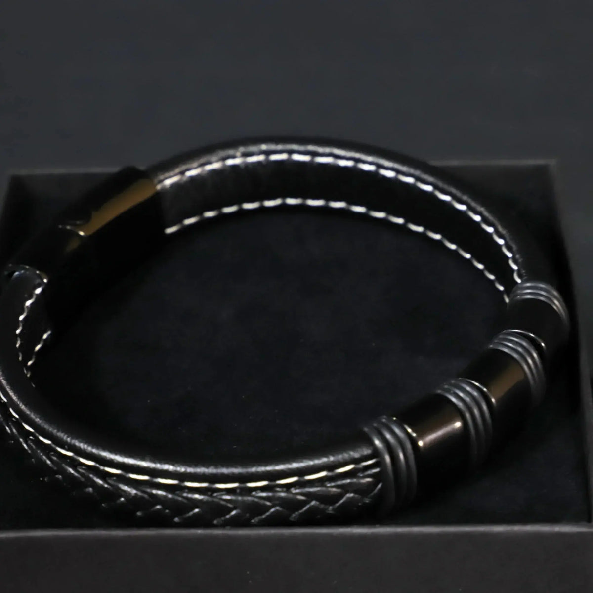 Pulsera Betel · Pulsera de cuero
