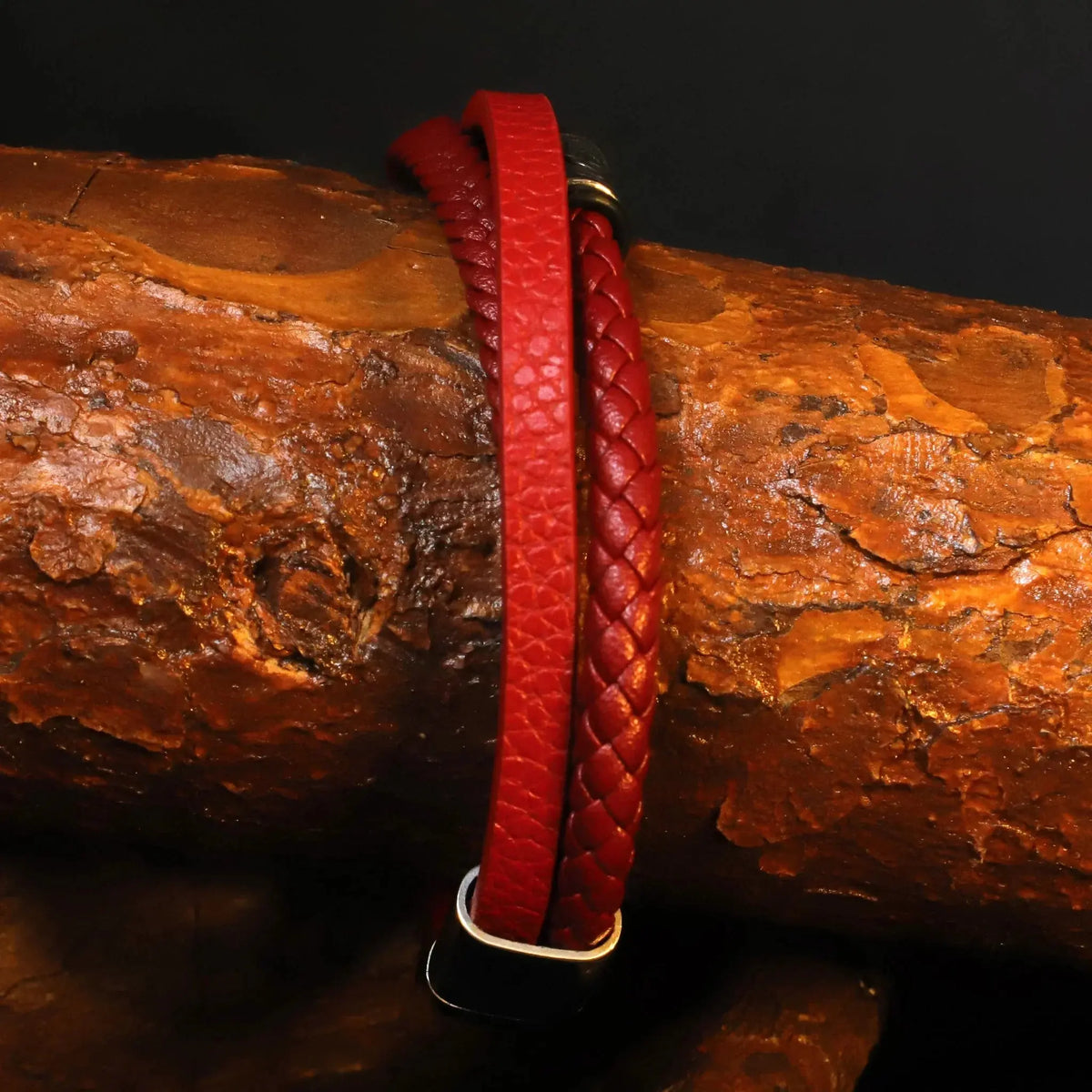 Pulsera Domo · Pulsera de cuero rojo
